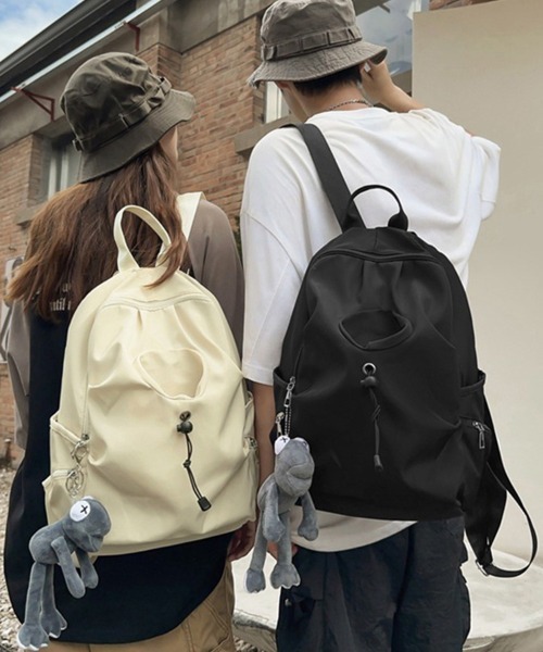 ONEP STAR（ワンピスター）の「チャーム付き大容量ポケットバックパック（バックパック/リュック・レディース・ベージュ/ブラック・FREE）」の19枚目の写真