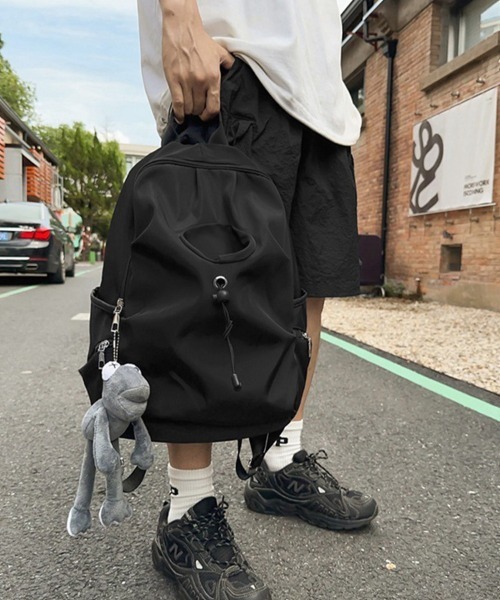 ONEP STAR（ワンピスター）の「チャーム付き大容量ポケットバックパック（バックパック/リュック・レディース・ベージュ/ブラック・FREE）」の16枚目の写真
