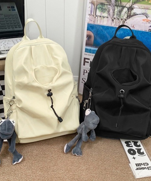 ONEP STAR（ワンピスター）の「チャーム付き大容量ポケットバックパック（バックパック/リュック・レディース・ベージュ/ブラック・FREE）」の6枚目の写真