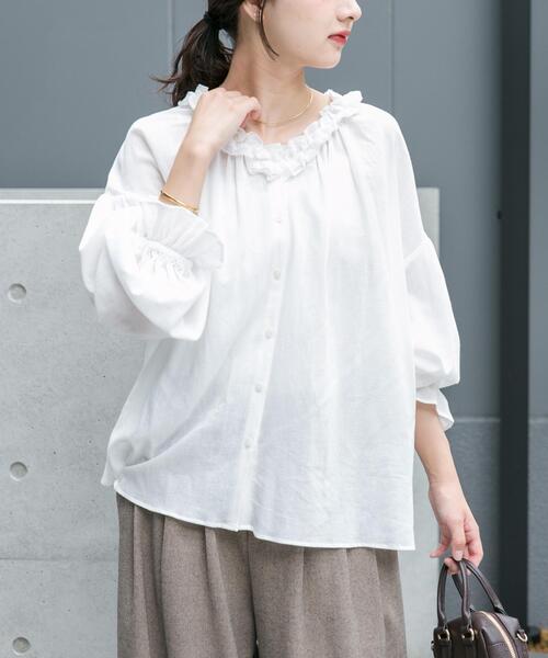 ITEMS URBANRESEARCH(アイテムズ アーバンリサーチ)の「フリルギャザー2WAYブラウス(シャツ/ブラウス・レディース・チャコールグレー/ホワイト・FREE)」の3枚目の写真