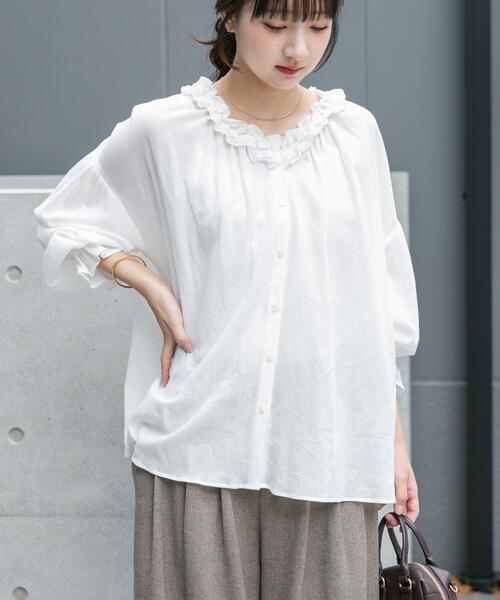 ITEMS URBANRESEARCH(アイテムズ アーバンリサーチ)の「フリルギャザー2WAYブラウス(シャツ/ブラウス・レディース・チャコールグレー/ホワイト・FREE)」の4枚目の写真