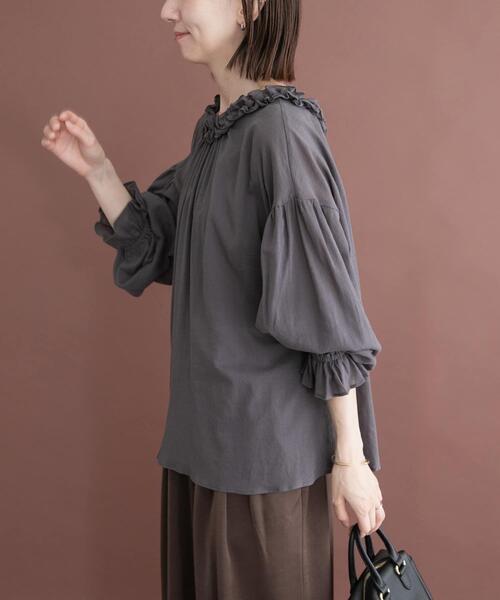 ITEMS URBANRESEARCH(アイテムズ アーバンリサーチ)の「フリルギャザー2WAYブラウス(シャツ/ブラウス・レディース・チャコールグレー/ホワイト・FREE)」の16枚目の写真