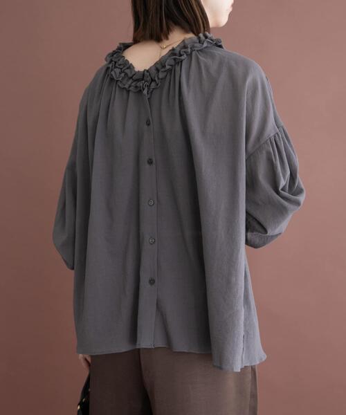 ITEMS URBANRESEARCH(アイテムズ アーバンリサーチ)の「フリルギャザー2WAYブラウス(シャツ/ブラウス・レディース・チャコールグレー/ホワイト・FREE)」の17枚目の写真