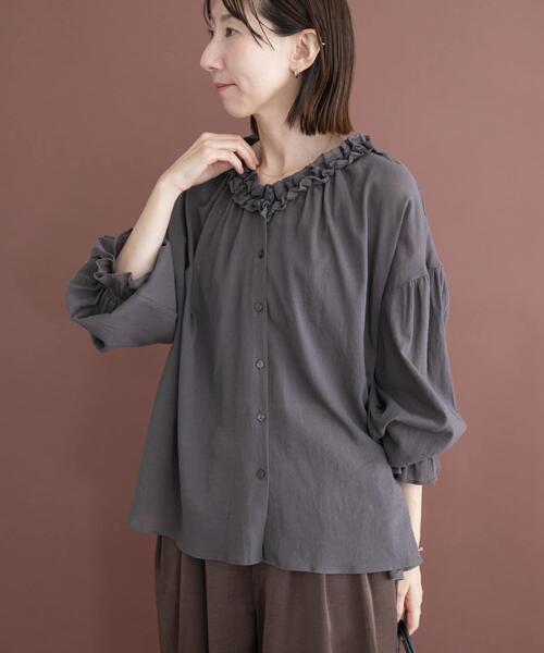 ITEMS URBANRESEARCH(アイテムズ アーバンリサーチ)の「フリルギャザー2WAYブラウス(シャツ/ブラウス・レディース・チャコールグレー/ホワイト・FREE)」の18枚目の写真