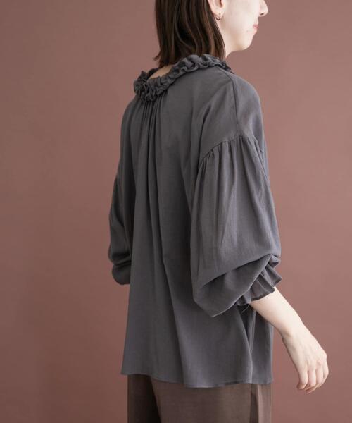 ITEMS URBANRESEARCH(アイテムズ アーバンリサーチ)の「フリルギャザー2WAYブラウス(シャツ/ブラウス・レディース・チャコールグレー/ホワイト・FREE)」の19枚目の写真