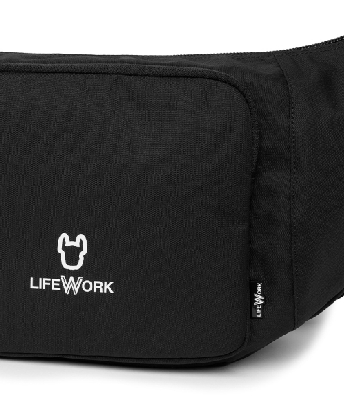 LIFE WORK(ライフワーク)の「ラドックロゴプリントビッグフラットヒップバッグ(メッセンジャーバッグ・メンズ・ブラック・FREE)」の2枚目の写真
