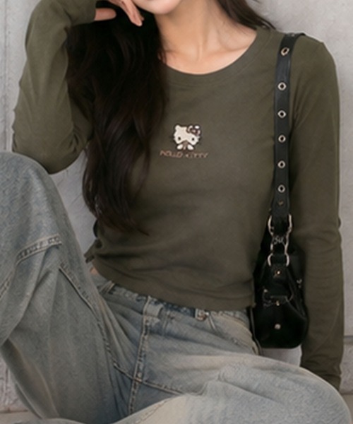 GLAMOROUS JANE(グラマラスジェーン)の「HELLO KITTY ドロストデザインリブロンT(Tシャツ/カットソー・レディース・オフホワイト/カーキ/モカ/ブラック・FREE)」の14枚目の写真