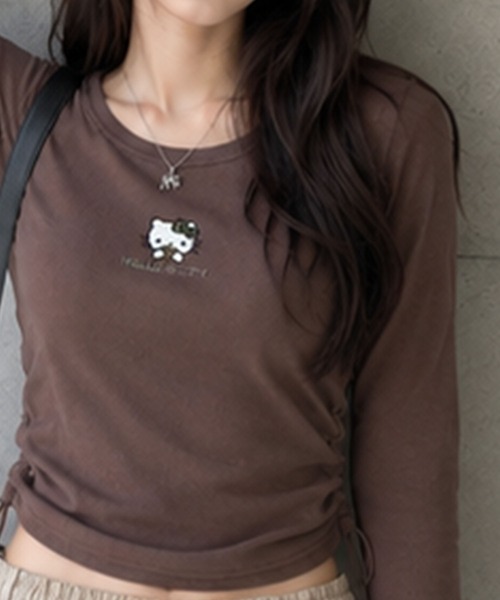 GLAMOROUS JANE(グラマラスジェーン)の「HELLO KITTY ドロストデザインリブロンT(Tシャツ/カットソー・レディース・オフホワイト/カーキ/モカ/ブラック・FREE)」の13枚目の写真