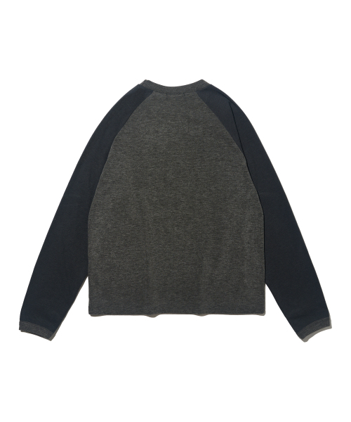 OTHERFITS(アザーフィッツ)の「レイヤードツートーンラグランウォーマーTシャツ(グレー/チャコール)(Tシャツ/カットソー・メンズ・その他・FREE)」の2枚目の写真