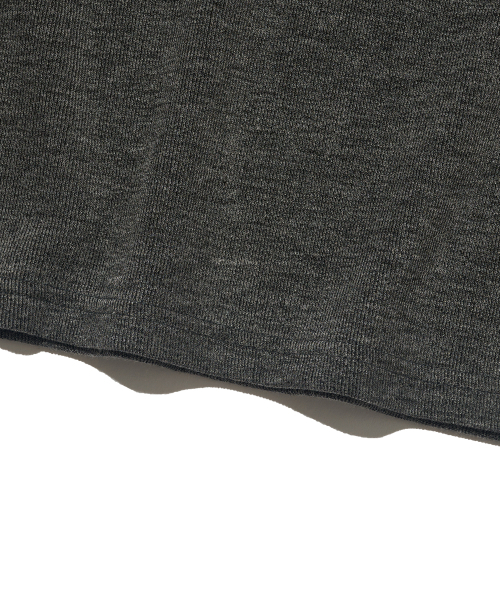 OTHERFITS(アザーフィッツ)の「レイヤードツートーンラグランウォーマーTシャツ(グレー/チャコール)(Tシャツ/カットソー・メンズ・その他・FREE)」の5枚目の写真