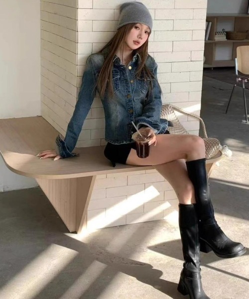 Aelina(エリナ)の「襟付きタイトデニムトップス(デニムジャケット・レディース・ブルー・M/S/L)」の3枚目の写真