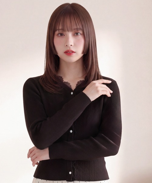 ASTORIA ODIER(アストリアオディール)の「スカラップレース レイヤードライクカーディガン(長袖/Vネック/オフィス/休日)(カーディガン/ボレロ・レディース・ブラウン/ブラック/ホワイト・MEDIUM)」の4枚目の写真