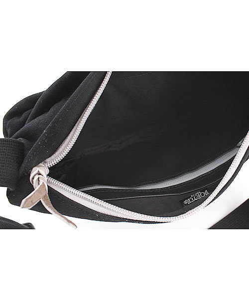 PORTER(ポーター)の「PORTER BEAT SHOULDER BAG SMALL <B印 YOSHIDA SELECT>(ショルダーバッグ・メンズ・ブラック/ベージュ/グリーン・ONE SIZE)」の5枚目の写真