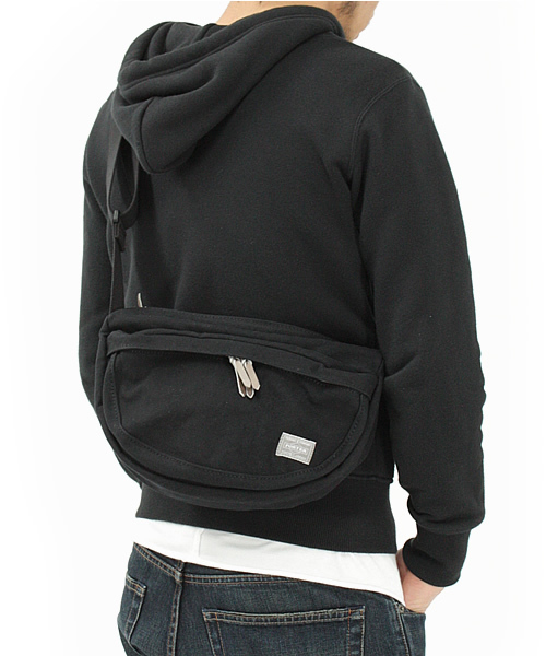 PORTER(ポーター)の「PORTER BEAT SHOULDER BAG SMALL <B印 YOSHIDA SELECT>(ショルダーバッグ・メンズ・ブラック/ベージュ/グリーン・ONE SIZE)」の9枚目の写真