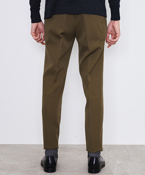 UNITED TOKYO（ユナイテッドトウキョウ）の「ハイカウントスリムスラックス（スラックス・メンズ・ブラウン/ネイビー/ブラック/カーキ/ブルー/ダークグレー/ライトグリーン/イエロー/サックスブルー・3/2/1/4）」の12枚目の写真