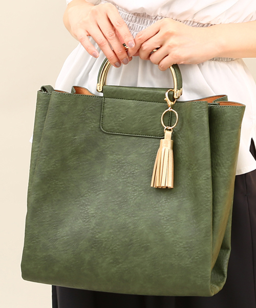 VIS（ビス）の「【2WAY】タッセルDハンドルトートバッグ（トートバッグ・レディース・ブラック/グレー/グリーン/ダークグリーン/ライトグレー・FREE）」の5枚目の写真