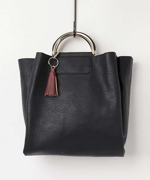 VIS（ビス）の「【2WAY】タッセルDハンドルトートバッグ（トートバッグ・レディース・ブラック/グレー/グリーン/ダークグリーン/ライトグレー・FREE）」の13枚目の写真