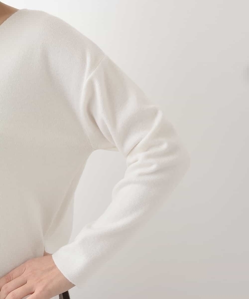 OFUON le MK（オフオンルエムケー）の「Vネックニットプルオーバー（ニット/セーター・レディース・アイボリー/ブラック/ライトグレー・38）」の7枚目の写真