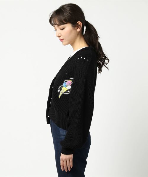PUNYUS（プニュズ）の「ショート丈ビッグカーデ（カーディガン/ボレロ・レディース・ブラック/レッド/サックスブルー/イエロー・1/2/3/4）」の5枚目の写真