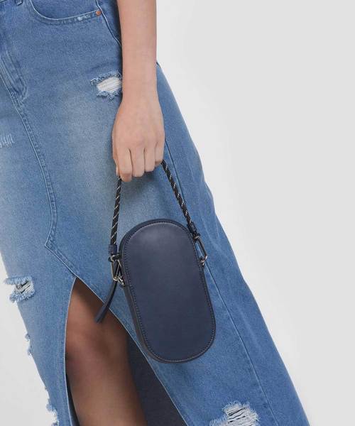 CHARLES & KEITH(チャールズ & キース)の「ロープディテールクロスボディバッグ / ROPE DETAIL CROSSBODY BAG(メッセンジャーバッグ・レディース・ネイビー/ホワイト・S)」の3枚目の写真