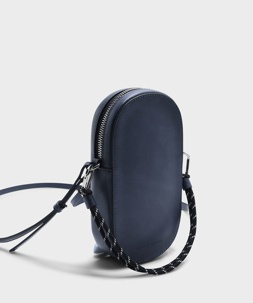 CHARLES & KEITH(チャールズ & キース)の「ロープディテールクロスボディバッグ / ROPE DETAIL CROSSBODY BAG(メッセンジャーバッグ・レディース・ネイビー/ホワイト・S)」の4枚目の写真