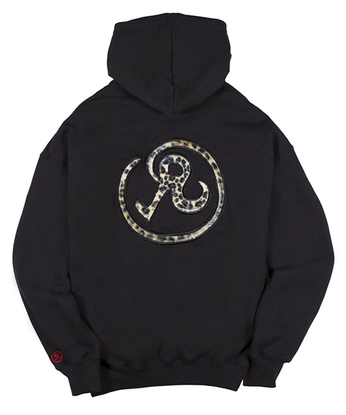 RICHARDSON(リチャードソン)の「RICHARDSON LEOPARD GLYPH HOODIE(パーカー・メンズ・ブラック・MEDIUM/LARGE/SMALL/X-SMALL)」の2枚目の写真