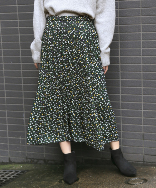 LOWRYS FARM(ローリーズファーム)の「プリーツスカート 815347(スカート・レディース・ブラック/オフホワイト/ブラック系その他/ブラウン系その他/グレー系その他/イエロー系その他/ブラック系その他2/ブラウン/グリーン・FREE)」の4枚目の写真