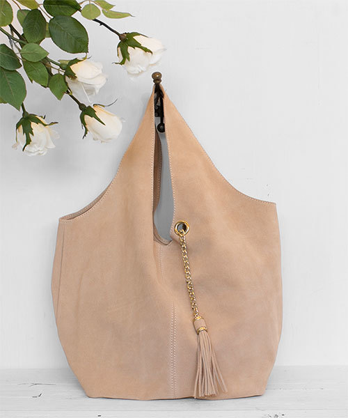 NANO universe（ナノユニバース）の「POPCORN/タッセルチェーントート（トートバッグ・レディース・ライトグレー/ライトベージュ/グレイッシュベージュ/ブルー/イエロー/ピンク/オレンジ・FREE）」の2枚目の写真