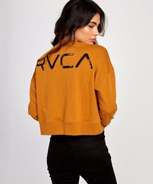 RVCA（ルーカ）の「RVCA レディース BIG COPY PULLOVER SWEATSHIRT トレーナー/ルーカ バックロゴプリント（スウェット・レディース・ブラウン・X-SMALL/SMALL/MEDIUM）」の5枚目の写真