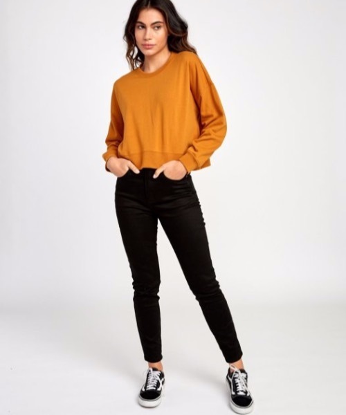 RVCA（ルーカ）の「RVCA レディース BIG COPY PULLOVER SWEATSHIRT トレーナー/ルーカ バックロゴプリント（スウェット・レディース・ブラウン・X-SMALL/SMALL/MEDIUM）」の2枚目の写真
