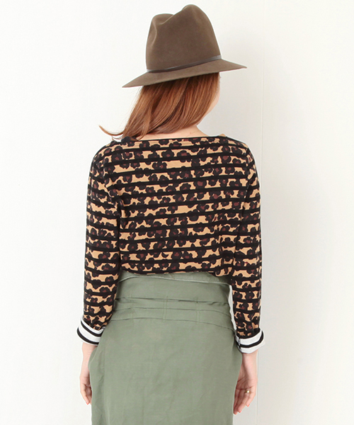 Ray BEAMS(レイビームス)の「●MUVEIL×Ray BEAMS / 別注 ボーダートップス(Tシャツ/カットソー・レディース・ブラウン/ダークグリーン・ONE SIZE)」の5枚目の写真