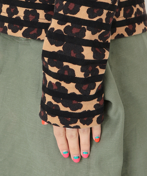 Ray BEAMS(レイビームス)の「●MUVEIL×Ray BEAMS / 別注 ボーダートップス(Tシャツ/カットソー・レディース・ブラウン/ダークグリーン・ONE SIZE)」の14枚目の写真