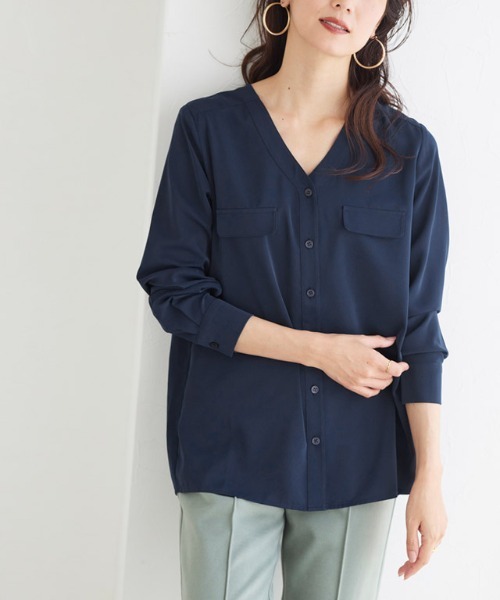 Pierrot（ピエロ）の「ノーカラー ブラウス フェイクポケット 上品（シャツ/ブラウス・レディース・ブルーパープル/グレイッシュベージュ/ライトグリーン/アイボリー/ネイビー/ブルー系その他/ベージュ/ピンクベージュ/ライトベージュ/モカ/イエロー・L/M）」の8枚目の写真