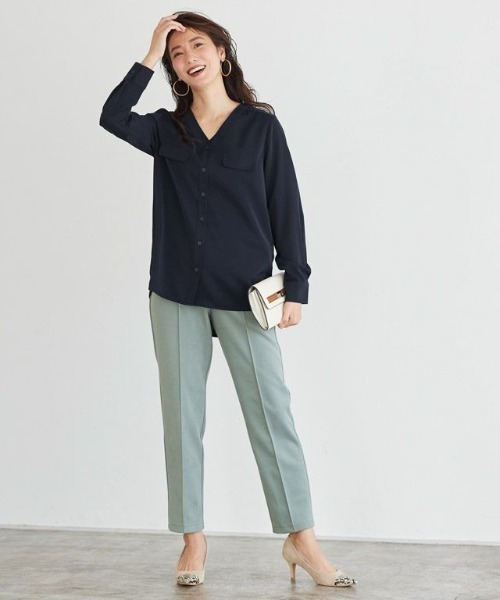 Pierrot（ピエロ）の「ノーカラー ブラウス フェイクポケット 上品（シャツ/ブラウス・レディース・ブルーパープル/グレイッシュベージュ/ライトグリーン/アイボリー/ネイビー/ブルー系その他/ベージュ/ピンクベージュ/ライトベージュ/モカ/イエロー・L/M）」の15枚目の写真