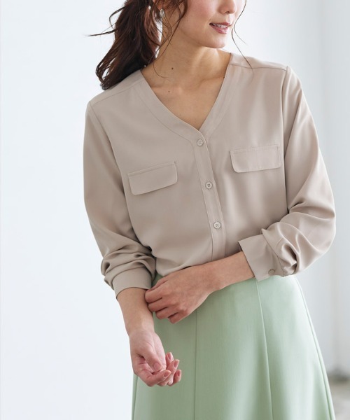 Pierrot（ピエロ）の「ノーカラー ブラウス フェイクポケット 上品（シャツ/ブラウス・レディース・ブルーパープル/グレイッシュベージュ/ライトグリーン/アイボリー/ネイビー/ブルー系その他/ベージュ/ピンクベージュ/ライトベージュ/モカ/イエロー・L/M）」の20枚目の写真