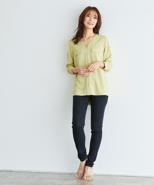 Pierrot（ピエロ）の「ノーカラー ブラウス フェイクポケット 上品（シャツ/ブラウス・レディース・ブルーパープル/グレイッシュベージュ/ライトグリーン/アイボリー/ネイビー/ブルー系その他/ベージュ/ピンクベージュ/ライトベージュ/モカ/イエロー・L/M）」の22枚目の写真