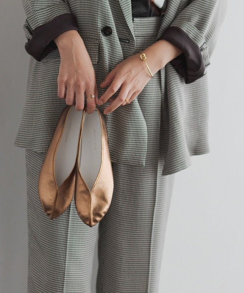 ADAM ET ROPE'（アダムエロペ）の「メタリックチャイナシューズ（バレエシューズ・レディース・ブラック/シルバー/その他1・22.5cm/23.5cm/24.5cm/23.0cm/24.0cm）」の3枚目の写真