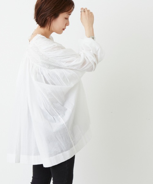 Auntie Rosa Holiday(アンティローザホリデー)の「ショルダーレースボリュームスリーブブラウス(シャツ/ブラウス・レディース・ホワイト/ブラック/ブルー・FREE)」の8枚目の写真