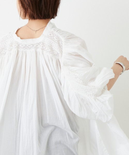 Auntie Rosa Holiday(アンティローザホリデー)の「ショルダーレースボリュームスリーブブラウス(シャツ/ブラウス・レディース・ホワイト/ブラック/ブルー・FREE)」の12枚目の写真