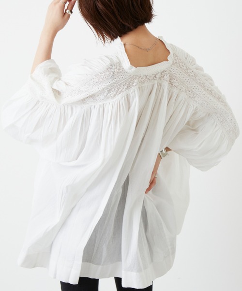 Auntie Rosa Holiday(アンティローザホリデー)の「ショルダーレースボリュームスリーブブラウス(シャツ/ブラウス・レディース・ホワイト/ブラック/ブルー・FREE)」の14枚目の写真