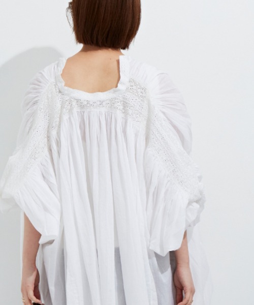 Auntie Rosa Holiday(アンティローザホリデー)の「ショルダーレースボリュームスリーブブラウス(シャツ/ブラウス・レディース・ホワイト/ブラック/ブルー・FREE)」の17枚目の写真