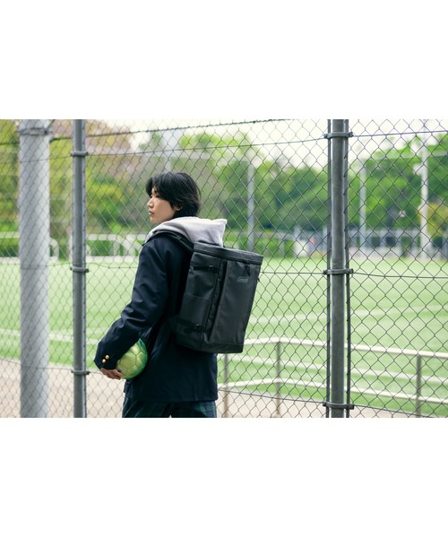 COLEMAN(コールマン)の「シールド30(バックパック/リュック・メンズ・ネイビー/ブラック×グレー/ホワイト×グレー/グレー系その他/ダークブラウン/ブラック×レッド/ブラック×ゴールド・ONE SIZE/30L)」の9枚目の写真