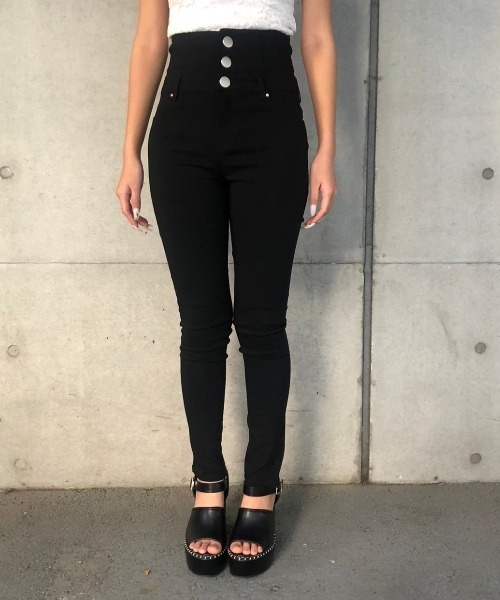 ENVYM（アンビー）の「ハイウエストボタンジェギンス（その他パンツ・レディース・ブラック・S/M）」の4枚目の写真