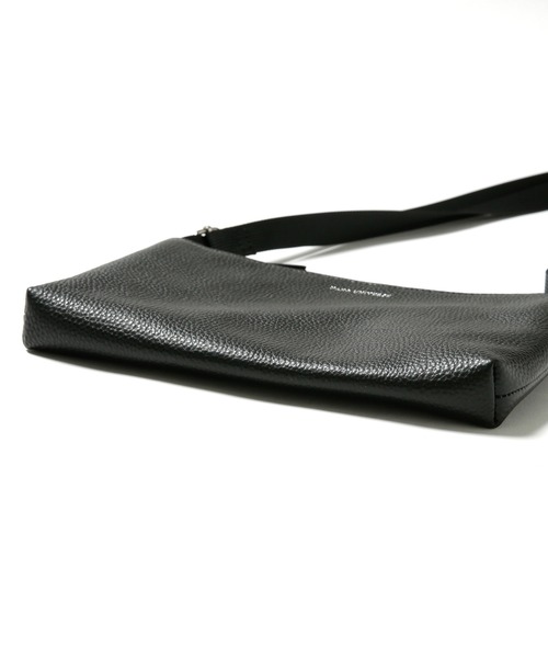 NANO universe（ナノユニバース）の「レザーサコッシュ（ボディ