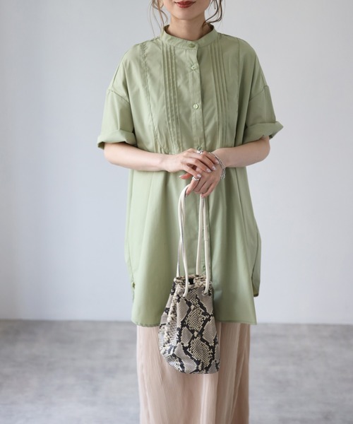 4youstory（フォーユーストーリー）の「ピンタックスタンドカラーブラウス（シャツ/ブラウス・レディース・ブラック/オフホワイト/ライム/ブルー/ライトベージュ・MEDIUM）」の4枚目の写真