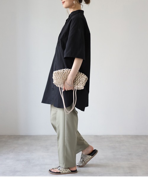 4youstory（フォーユーストーリー）の「ピンタックスタンドカラーブラウス（シャツ/ブラウス・レディース・ブラック/オフホワイト/ライム/ブルー/ライトベージュ・MEDIUM）」の11枚目の写真