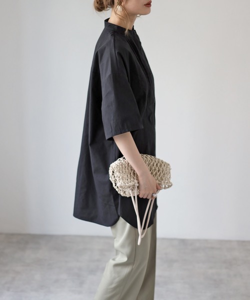 4youstory（フォーユーストーリー）の「ピンタックスタンドカラーブラウス（シャツ/ブラウス・レディース・ブラック/オフホワイト/ライム/ブルー/ライトベージュ・MEDIUM）」の14枚目の写真