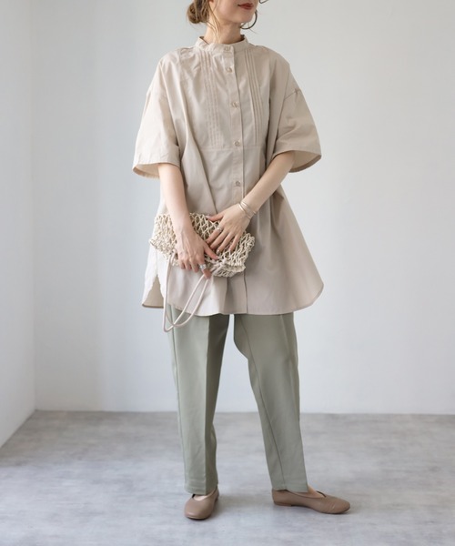 4youstory（フォーユーストーリー）の「ピンタックスタンドカラーブラウス（シャツ/ブラウス・レディース・ブラック/オフホワイト/ライム/ブルー/ライトベージュ・MEDIUM）」の17枚目の写真