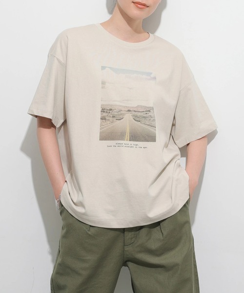 AMERICAN HOLIC(アメリカンホリック)の「背景フォトカットプルオーバー *(Tシャツ/カットソー・レディース・アイボリー/オフホワイト・FREE)」の2枚目の写真