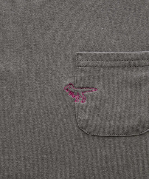 &yam(アンドヤム)の「恐竜刺繍ポケットロンT【親子お揃い/リンクコーデ】(Tシャツ/カットソー・キッズ・ブラック/ホワイト/ベージュ・150-160cm/120-130cm/130-140cm/140-150cm/110-120cm)」の16枚目の写真